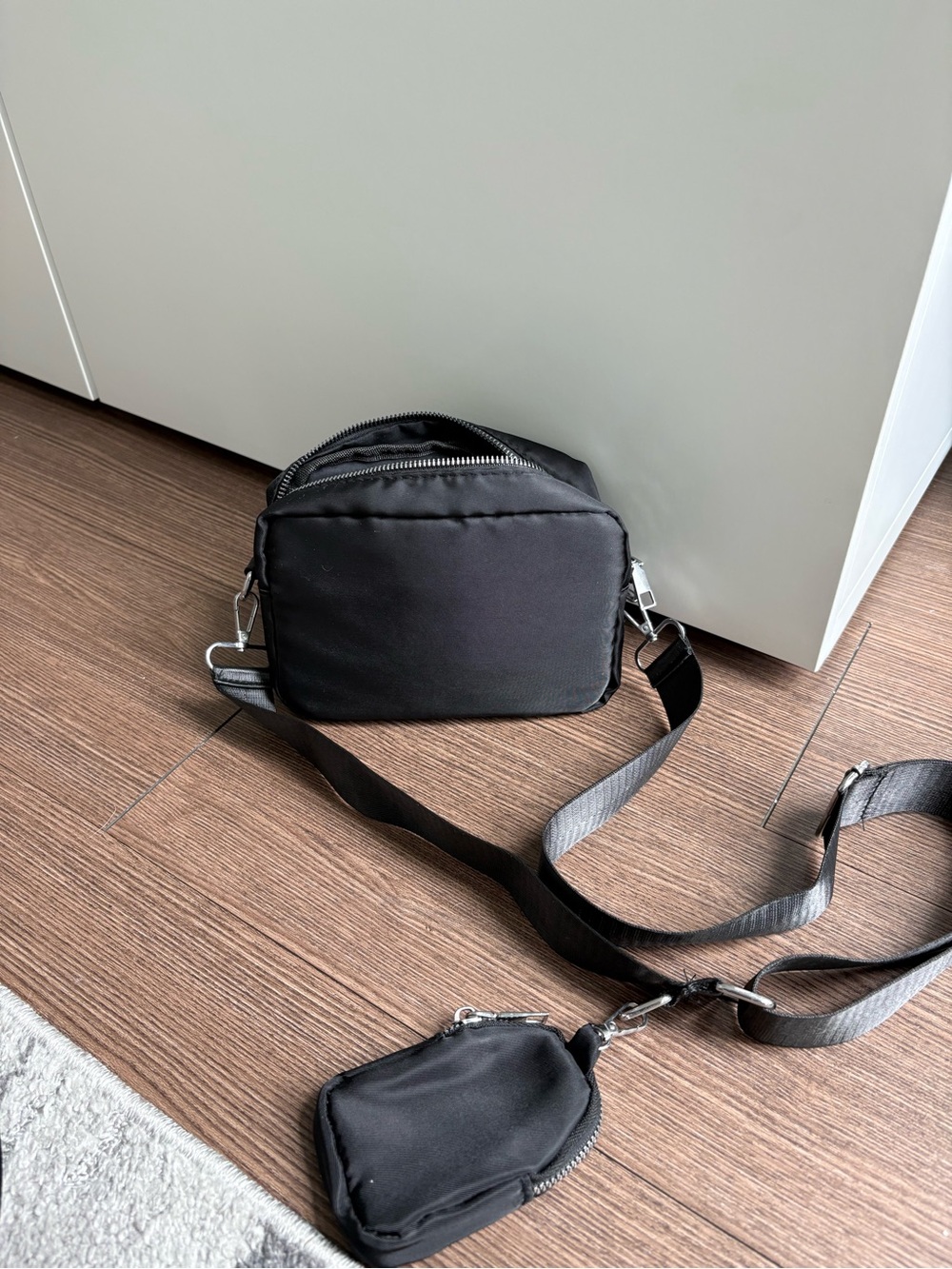 Black crossbody purse that adjusts